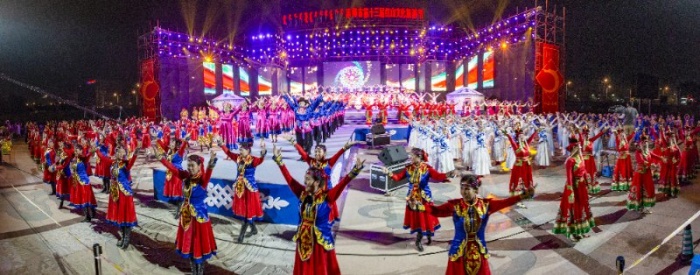 “舞动北疆”全区第二届原创民族广场舞大赛在赤峰市隆重举行